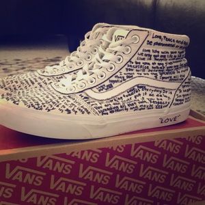 White Customs Vans shoe, barely worn, size 8.5